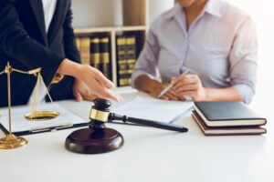Lawyer explained to the client about the legal issues that must